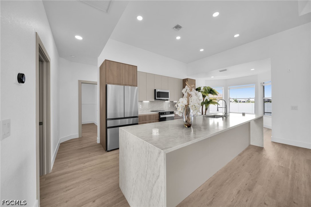 3 Bed SingleFamilyResidence for Sale in Cape Coral, photo 10