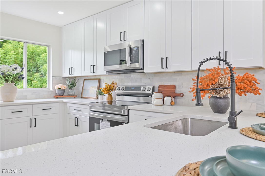3 Bed SingleFamilyResidence for Sale in Lehigh Acres, photo 10
