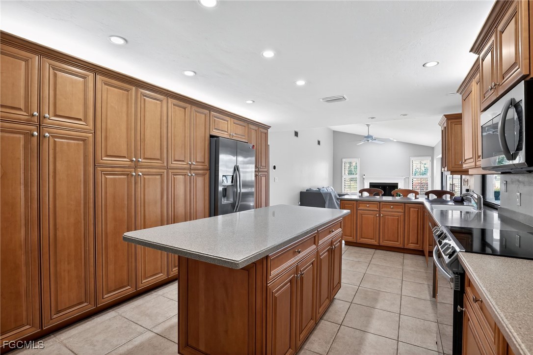 3 Bed Pool Home for Sale in Spanish Wells, photo 10