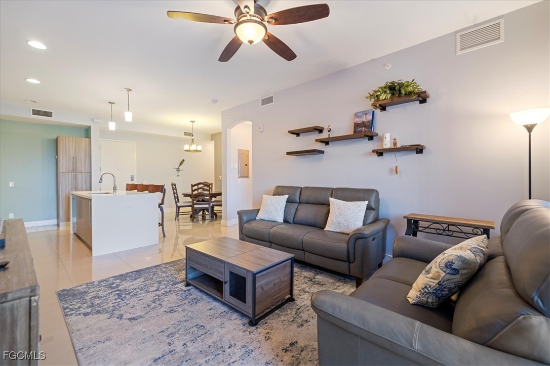 2 Bed Condominium for Sale in Royal Pointe, photo 10