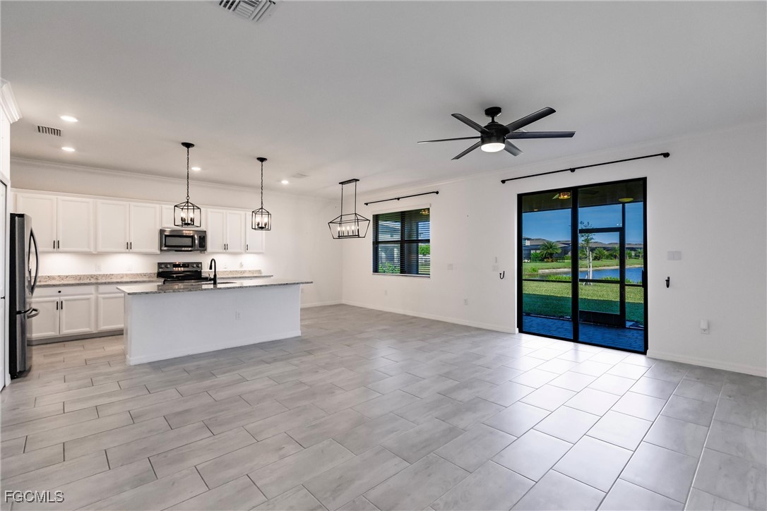 4 Bed SingleFamilyResidence for Sale in Portico, FL — photo 10