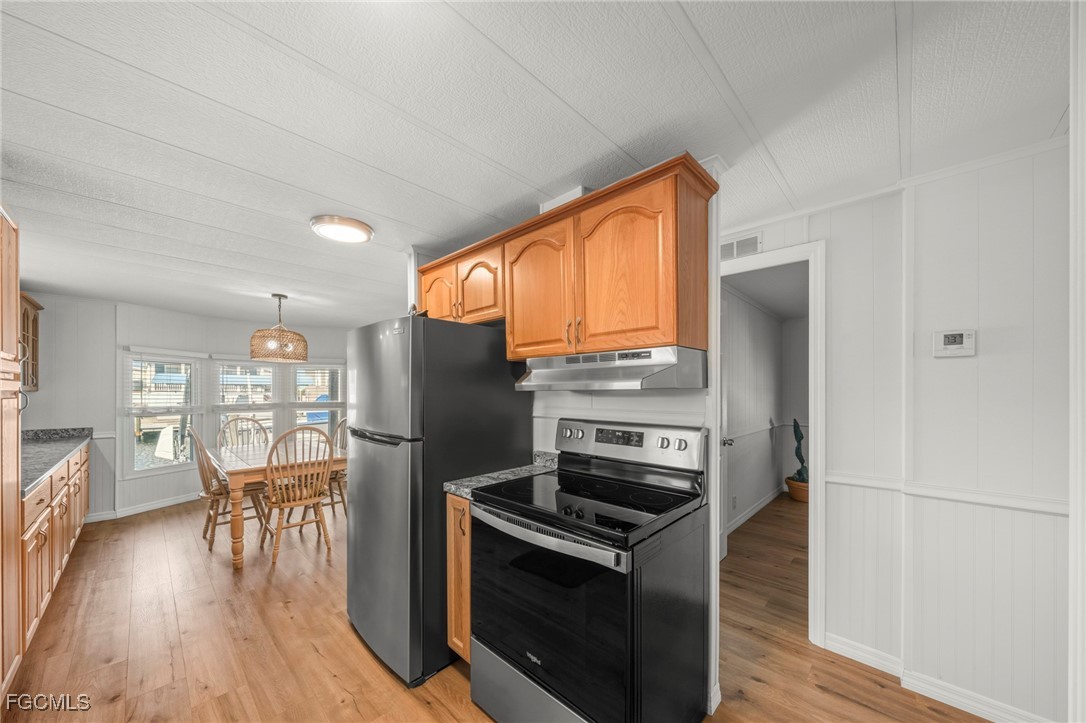 2 Bed Waterfront Home for Sale in St James City, photo 10