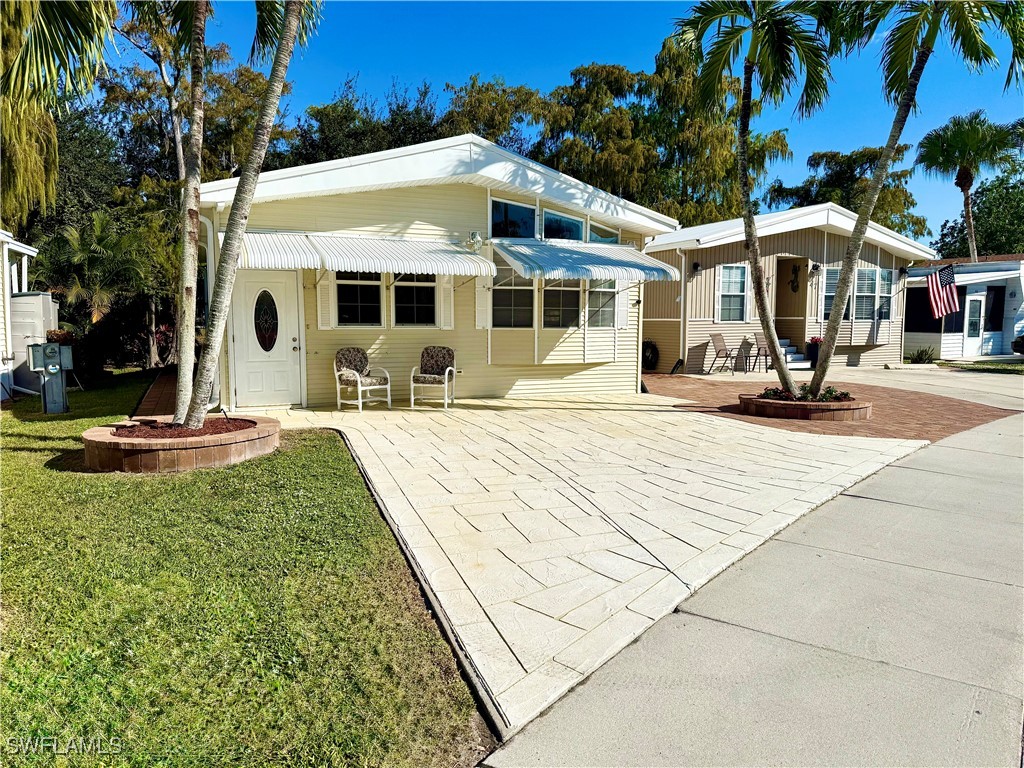 2 Bed ManufacturedHome for Sale in Naples, FL, $158,000 — photo 10