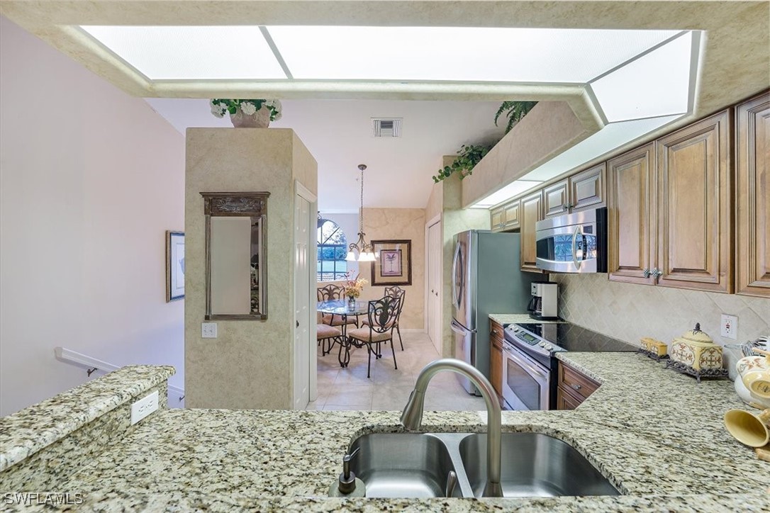 3 Bed Waterfront Home for Sale in Amberley Court, photo 10