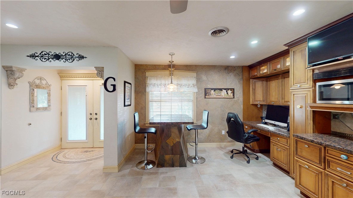 3 Bed Pool Home for Sale in Meadows, photo 10