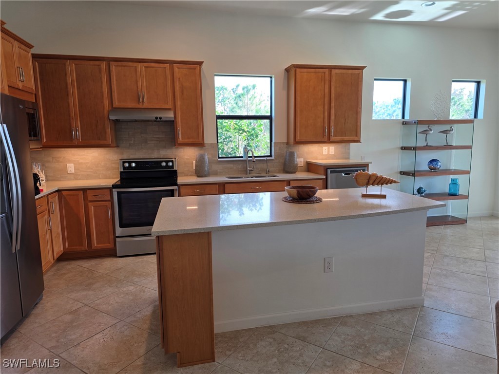 2 Bed SingleFamilyResidence for Sale in Corkscrew Shores, FL — photo 10