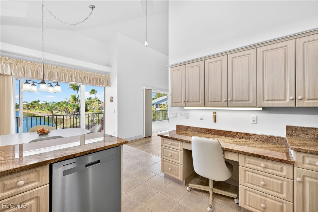 4 Bed Pool Home for Sale in Sanibel, photo 10