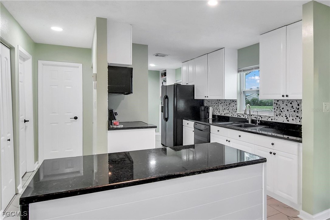 2 Bed SingleFamilyResidence for Sale in Port Charlotte, photo 10