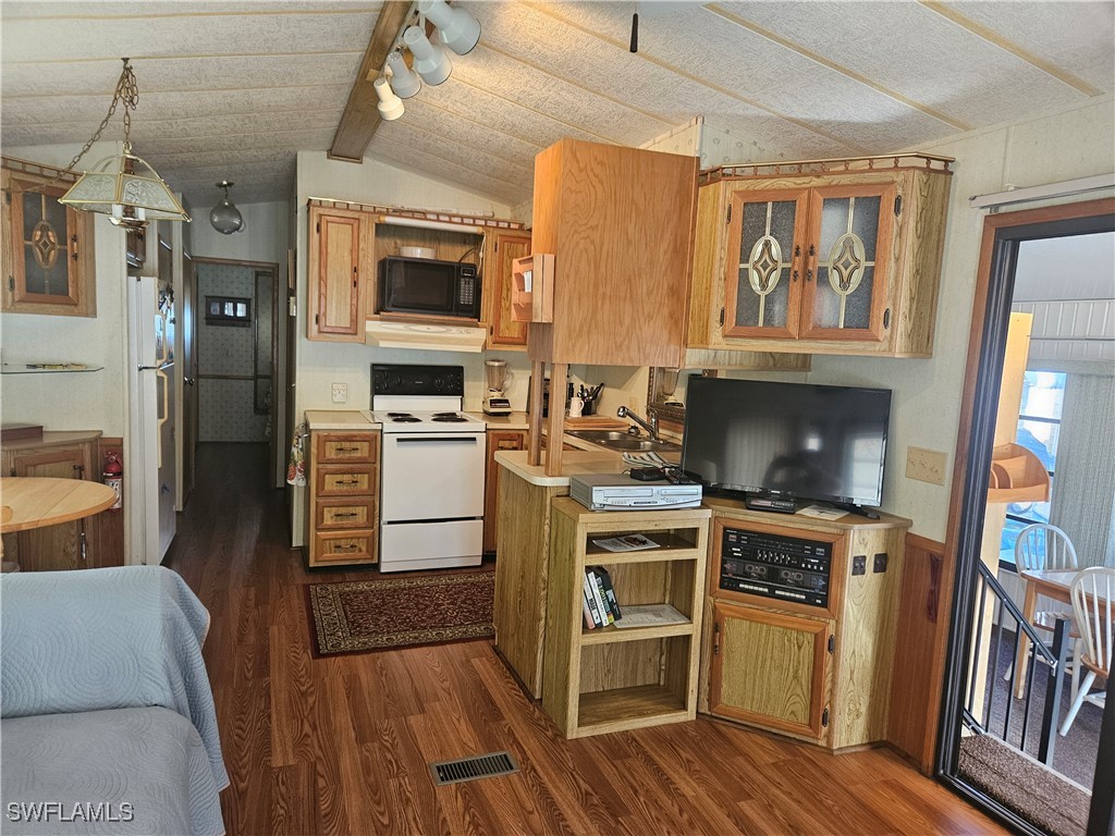 1 Bed ManufacturedHome for Sale in Naples, FL, $69,500 — photo 10