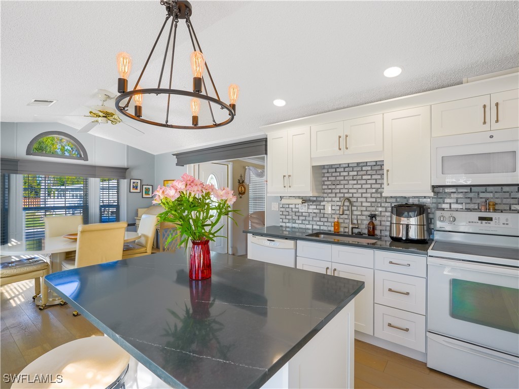 1 Bed Waterfront Home for Sale in Naples, photo 10
