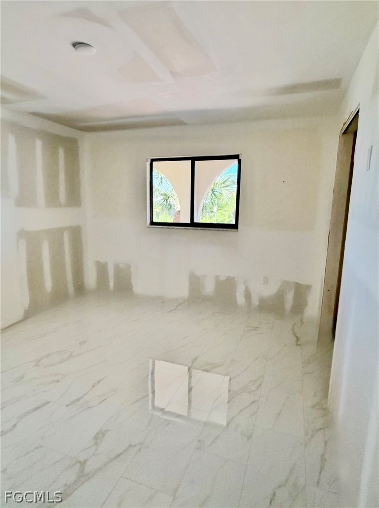 1 Bed Waterfront Home for Sale in Sanibel, photo 10