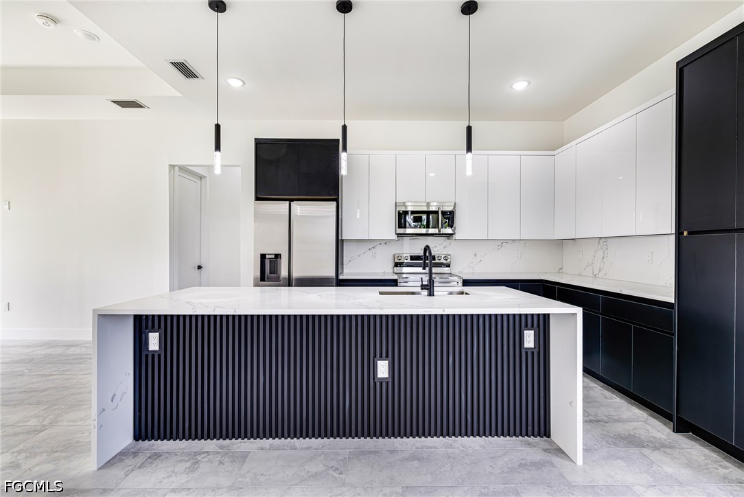 3 Bed SingleFamilyResidence for Sale in Lehigh Acres, photo 10