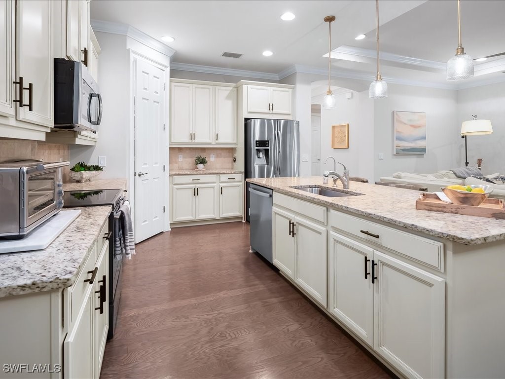 3 Bed SingleFamilyResidence for Sale in Naples, FL, $699,000 — photo 10