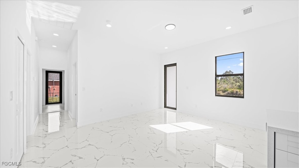 3 Bed SingleFamilyResidence for Sale in Lehigh Acres, photo 10