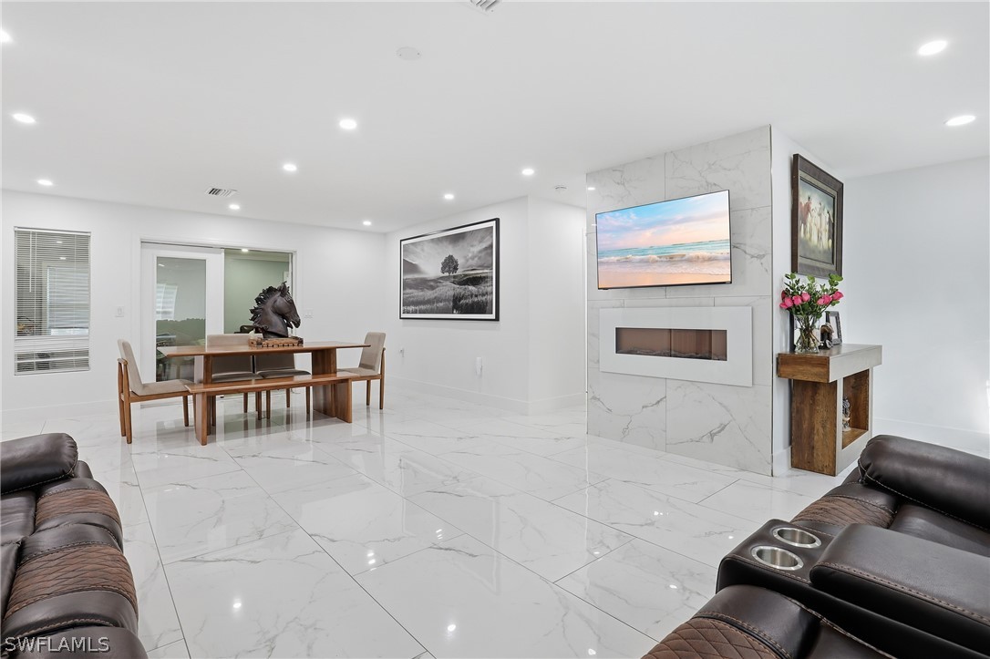 2 Bed SingleFamilyResidence for Sale in Naples, photo 10