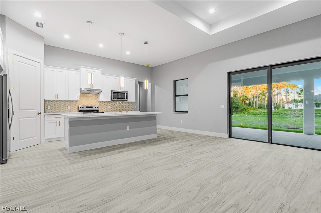 4 Bed SingleFamilyResidence for Sale in Lehigh Acres, photo 10