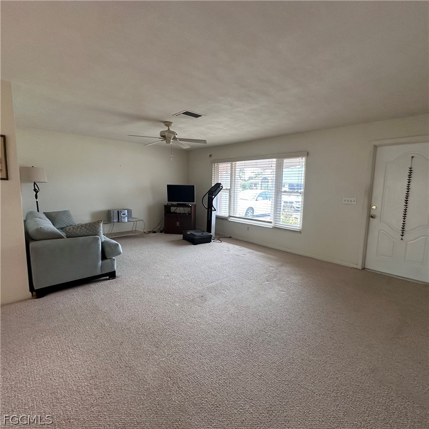 2 Bed SingleFamilyResidence for Sale in Cape Coral, photo 10