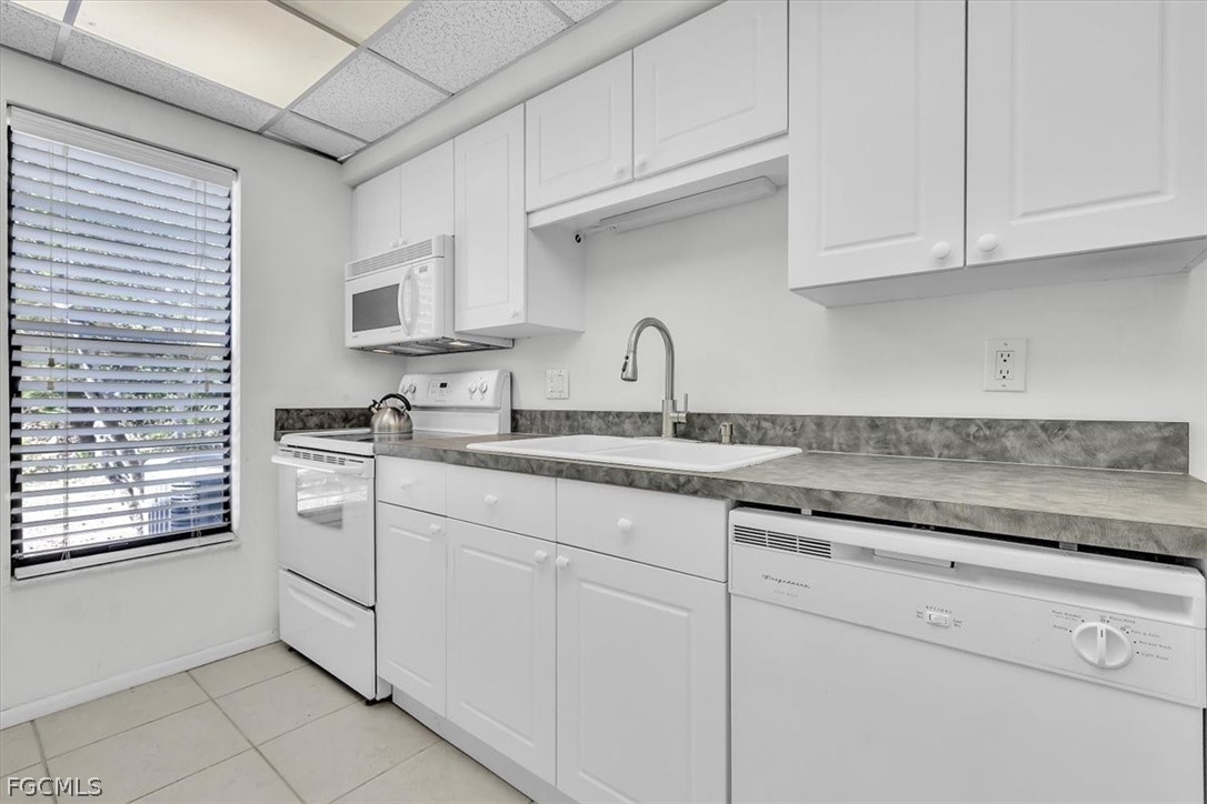 2 Bed Attached for Sale in Pinewood Villas, FL, $125,000 — photo 10