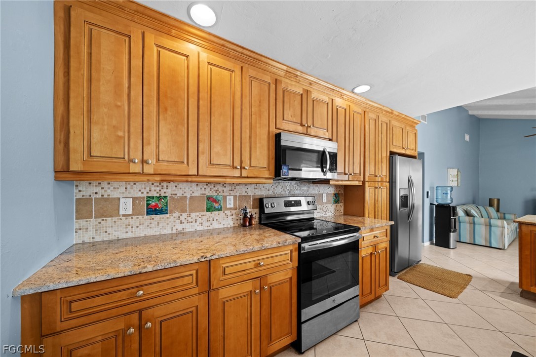 3 Bed Pool Home for Sale in Cape Coral, photo 10