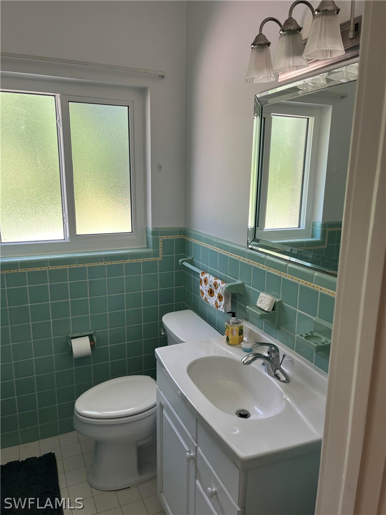 3 Bed SingleFamilyResidence for Sale in Edison Park, FL — photo 10