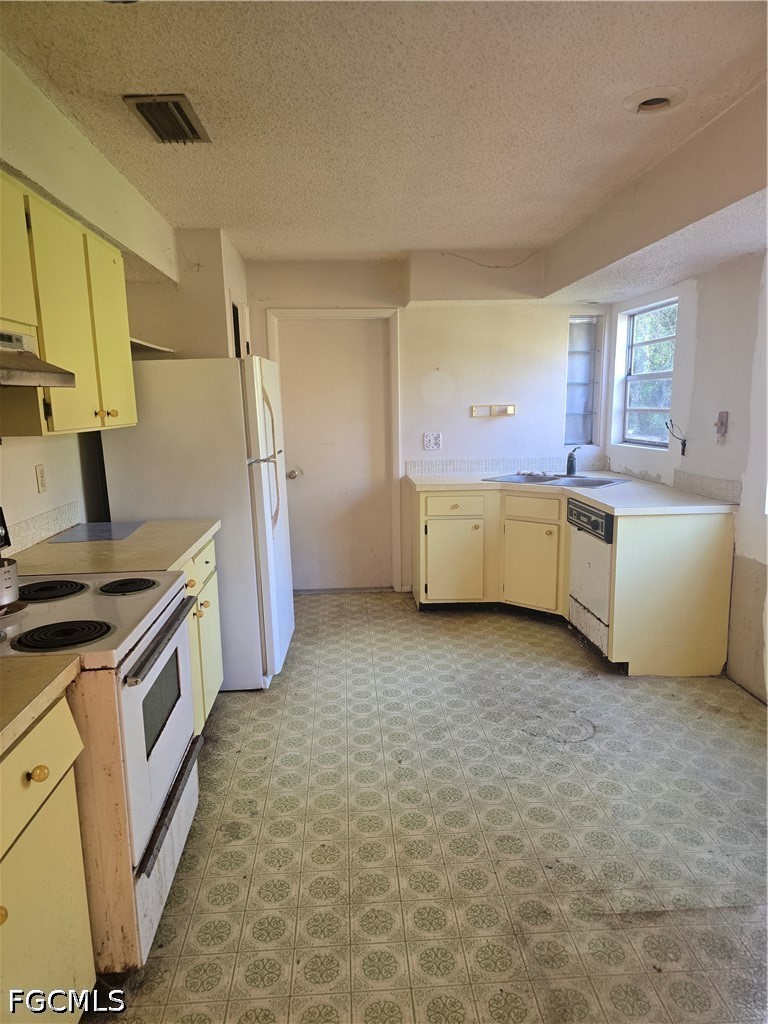 2 Bed SingleFamilyResidence for Sale in Lehigh Acres, FL — photo 10