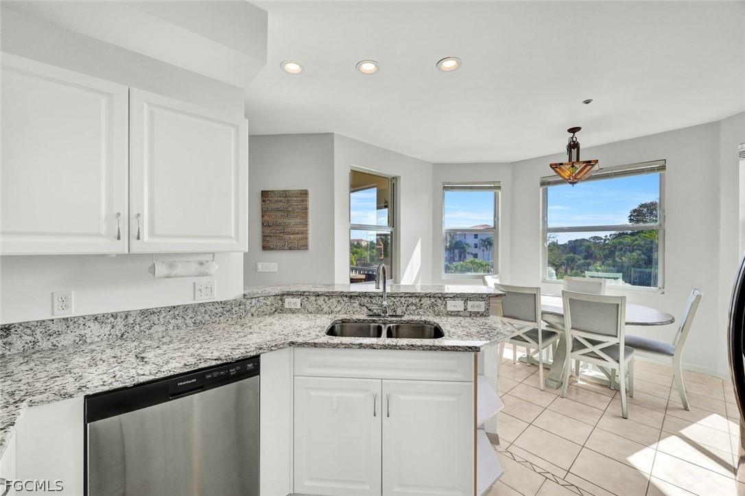 2 Bed Condominium for Sale in Clubhouse Villas, FL, $189,000 — photo 10