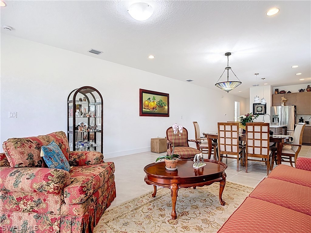 3 Bed SingleFamilyResidence for Sale in Silverwood, FL — photo 10