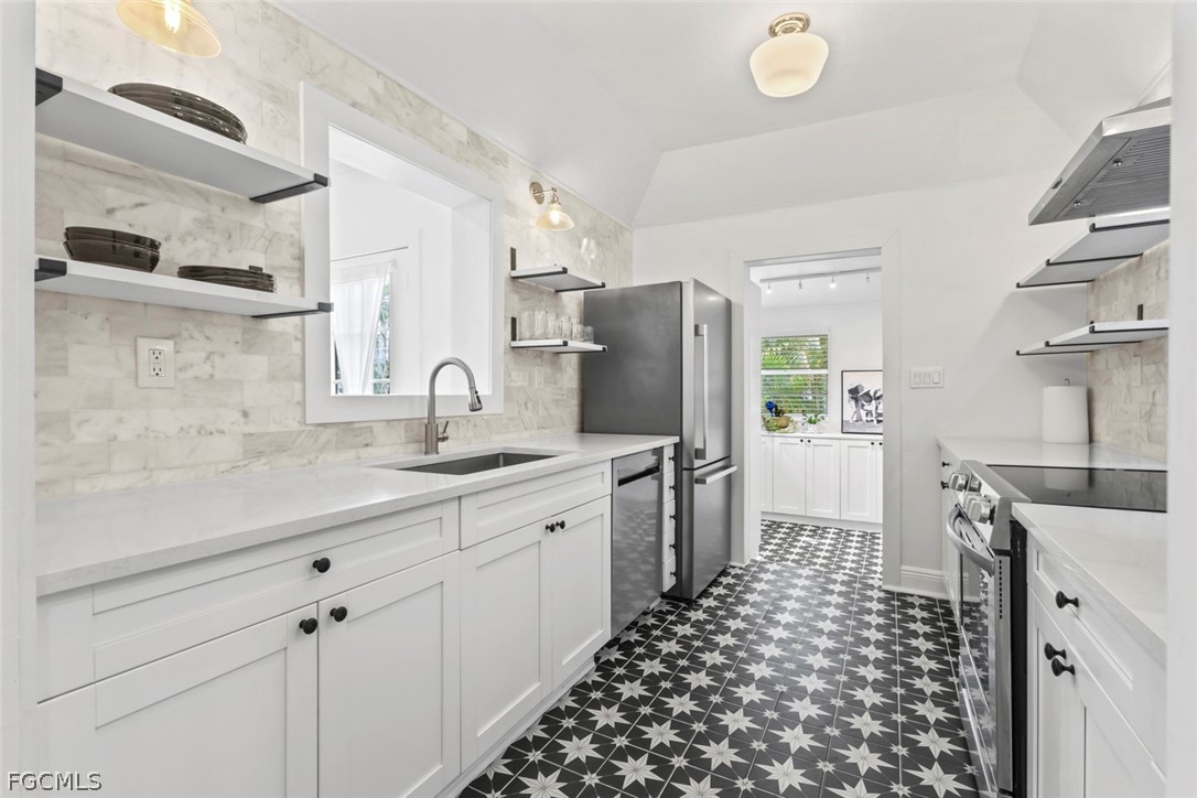 3 Bed SingleFamilyResidence for Sale in Metes And Bounds, FL — photo 10