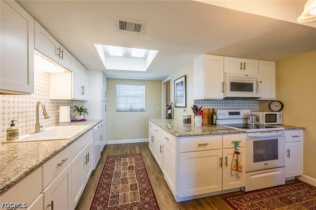 4 Bed SingleFamilyResidence for Sale in Cape Coral, photo 10