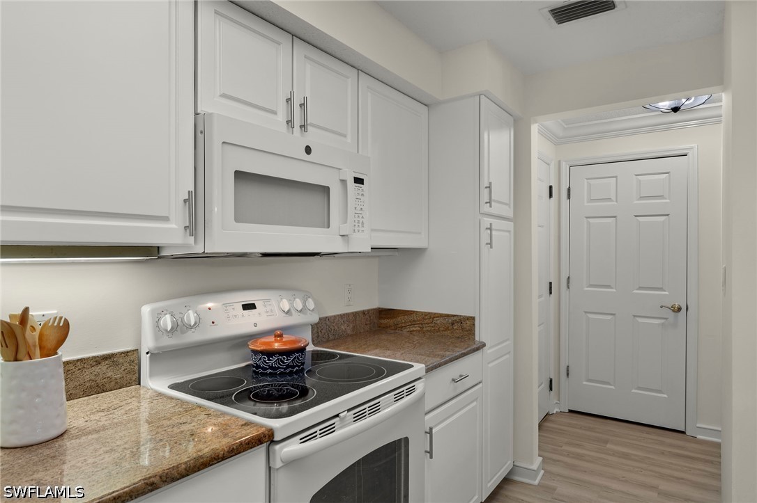 1 Bed Condominium for Sale in Glenview, FL, $199,000 — photo 10