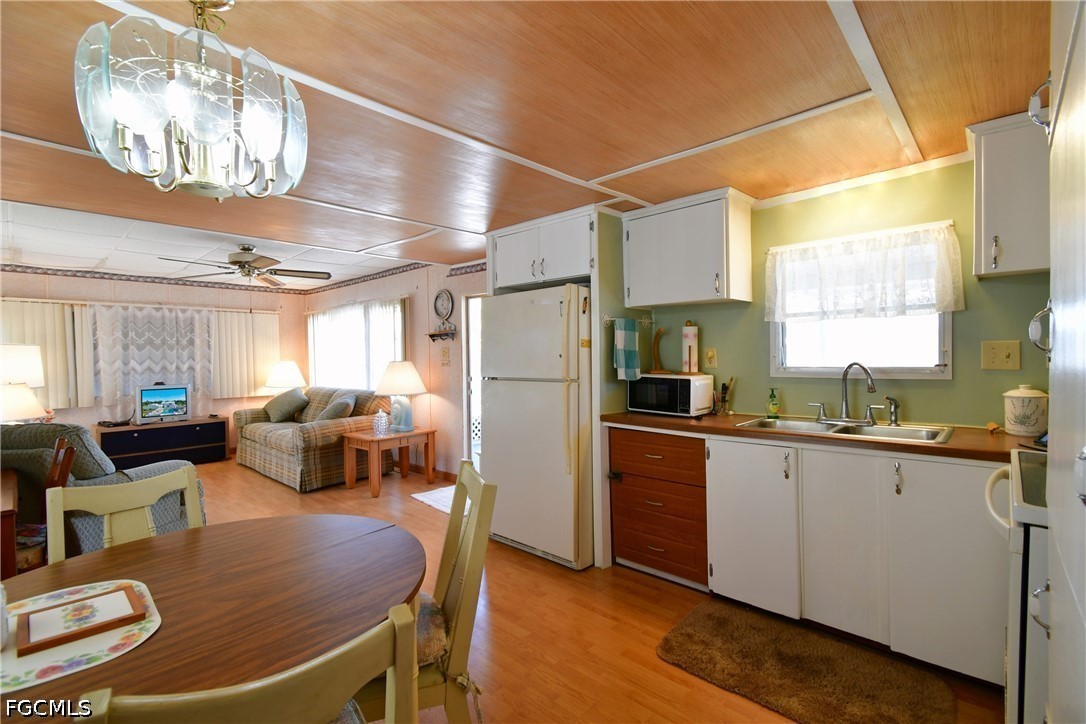 1 Bed ManufacturedHome for Sale in Carriage Village, photo 10