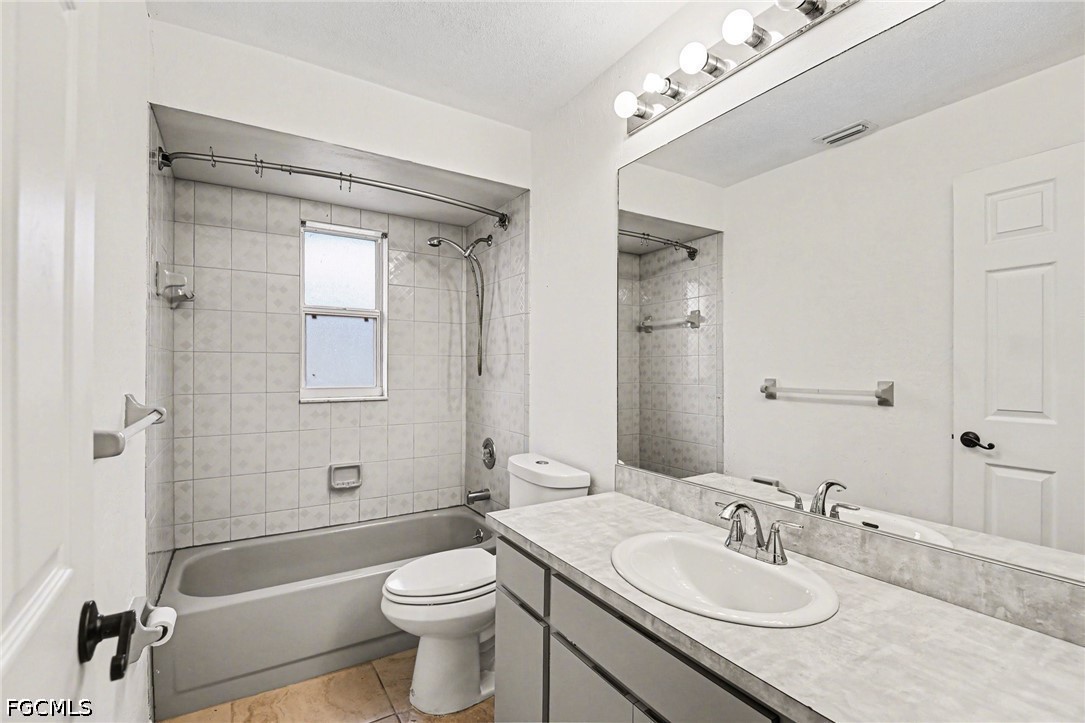4 Bed SingleFamilyResidence for Sale in Cape Coral, photo 10