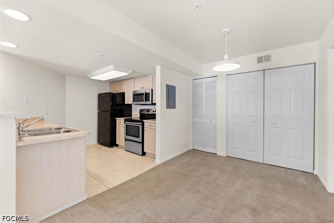 2 Bed Condominium for Sale in Four Mile Cove, FL, $134,000 — photo 10