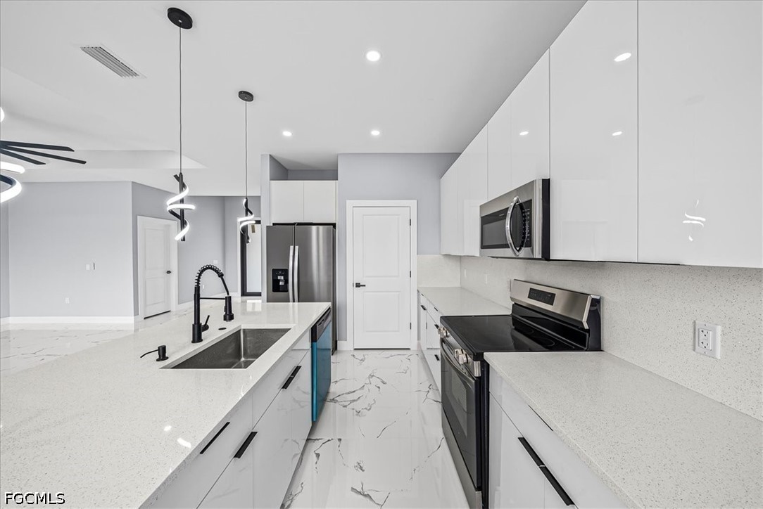 4 Bed SingleFamilyResidence for Sale in Lehigh Acres, photo 10