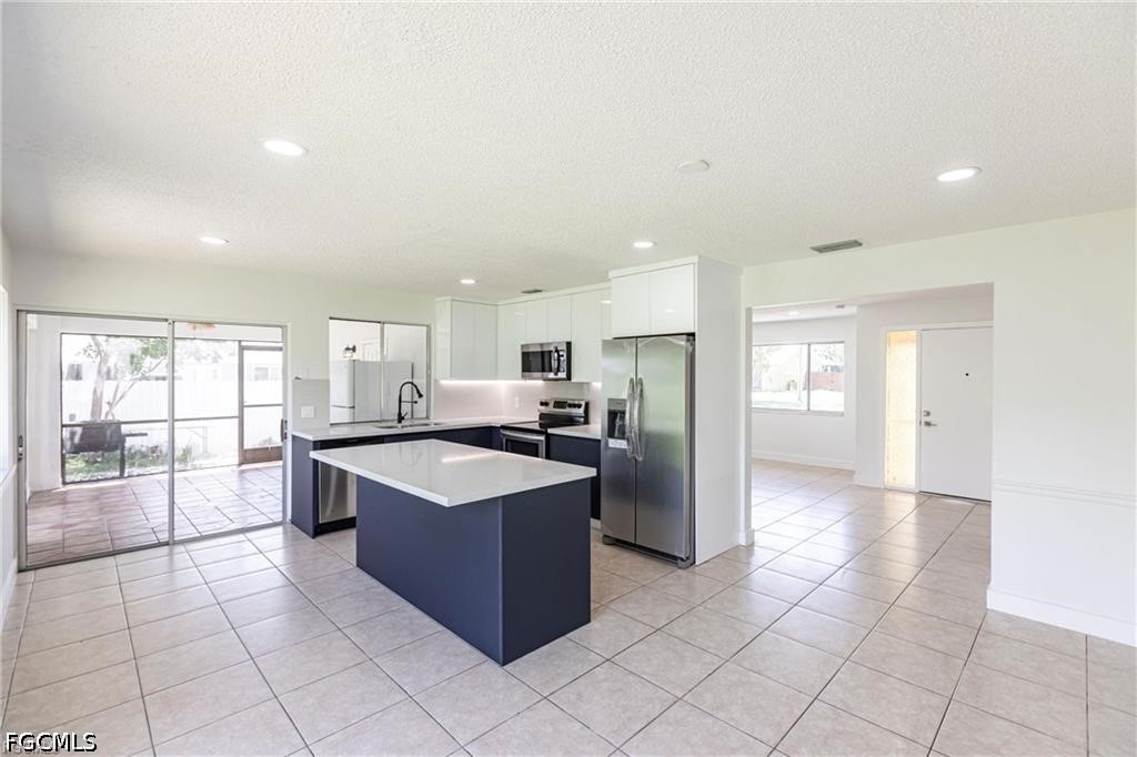 2 Bed SingleFamilyResidence for Sale in Cape Coral, photo 10