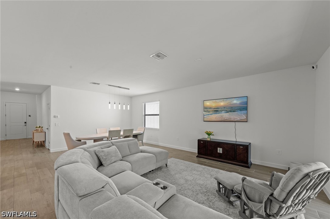 4 Bed SingleFamilyResidence for Sale in Timber Creek, photo 10