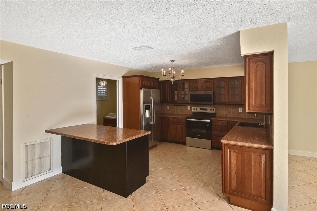 2 Bed Waterfront Home for Sale in Fort Myers, photo 10