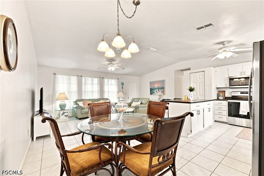 3 Bed SingleFamilyResidence for Sale in Cape Coral, photo 10