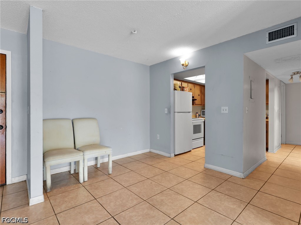 2 Bed Condominium for Sale in Windsor West, photo 10