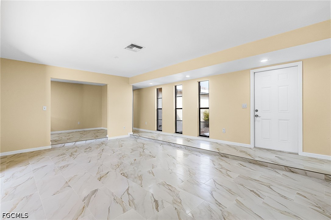 3 Bed SingleFamilyResidence for Sale in Cape Coral, photo 10