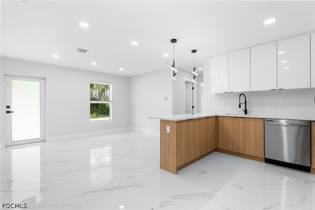 3 Bed SingleFamilyResidence for Sale in Lehigh Acres, photo 10