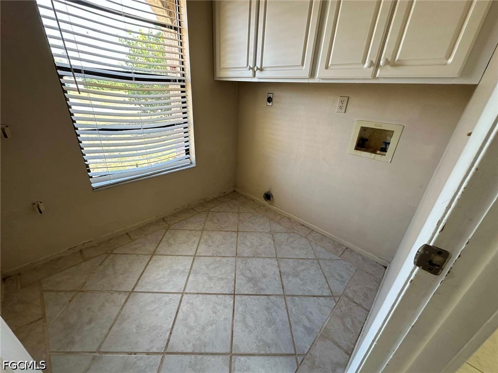 3 Bed SingleFamilyResidence for Sale in Cape Coral, photo 10
