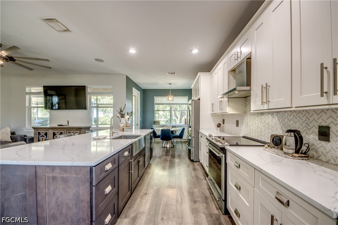 5 Bed SingleFamilyResidence for Sale in Fort Myers, FL — photo 10