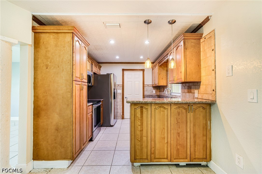 3 Bed SingleFamilyResidence for Sale in Fort Myers, photo 10