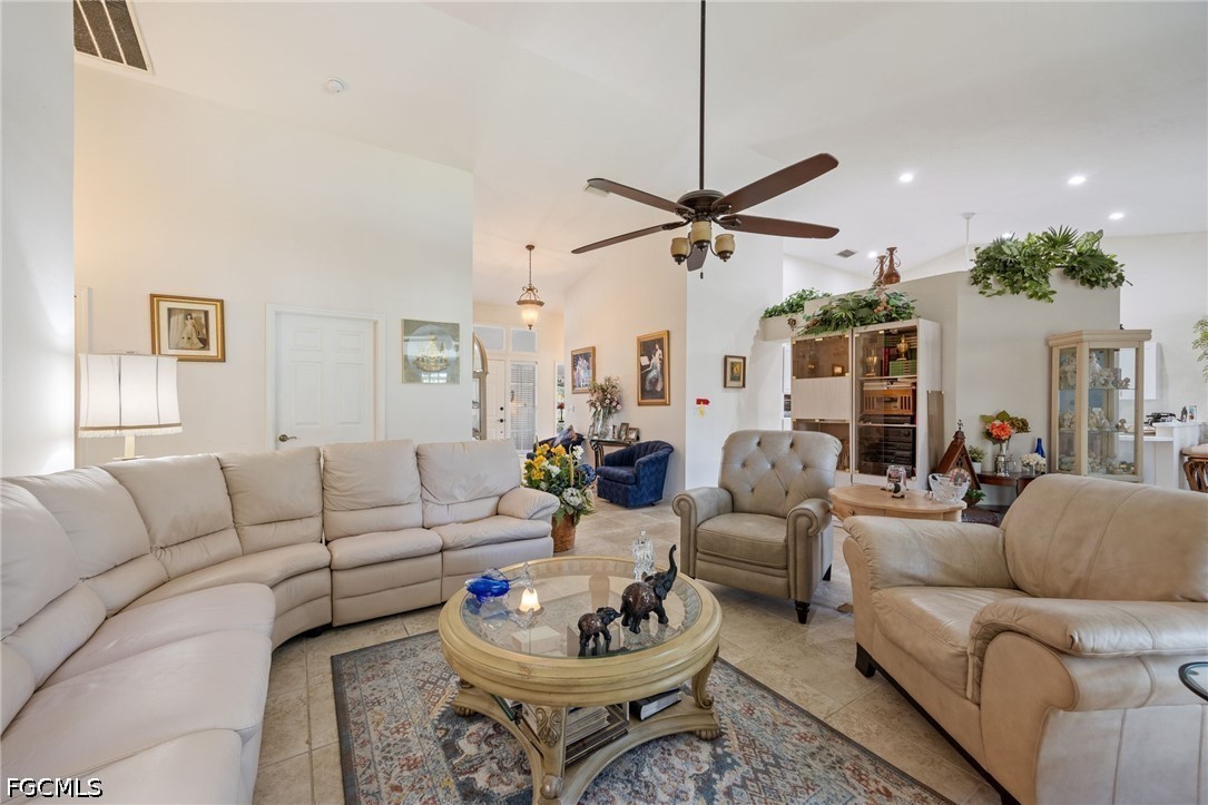 3 Bed SingleFamilyResidence for Sale in Cape Coral, photo 10