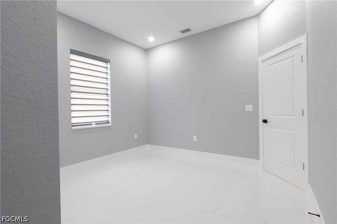 3 Bed SingleFamilyResidence for Sale in Lehigh Acres, photo 10