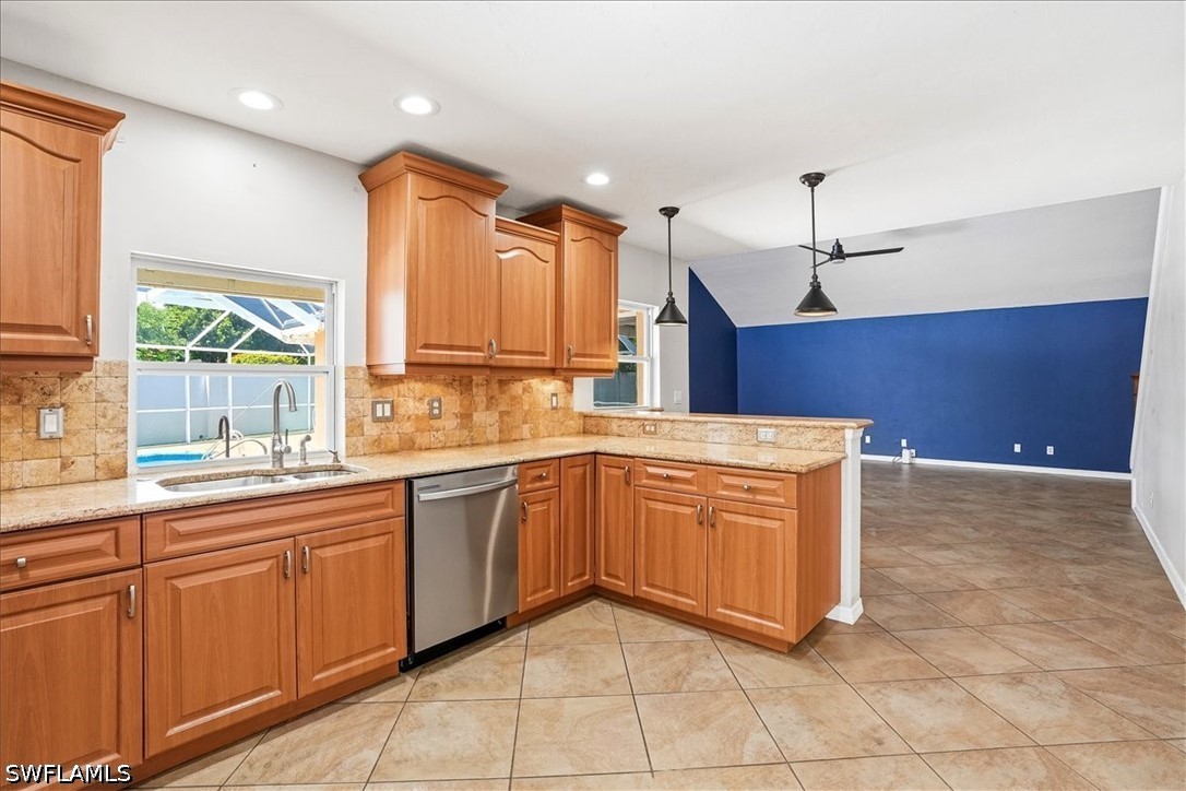 3 Bed Pool Home for Sale in Moon Lake, photo 10