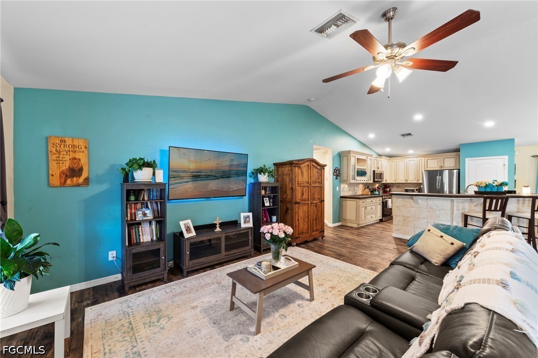 3 Bed SingleFamilyResidence for Sale in Lehigh Acres, photo 10