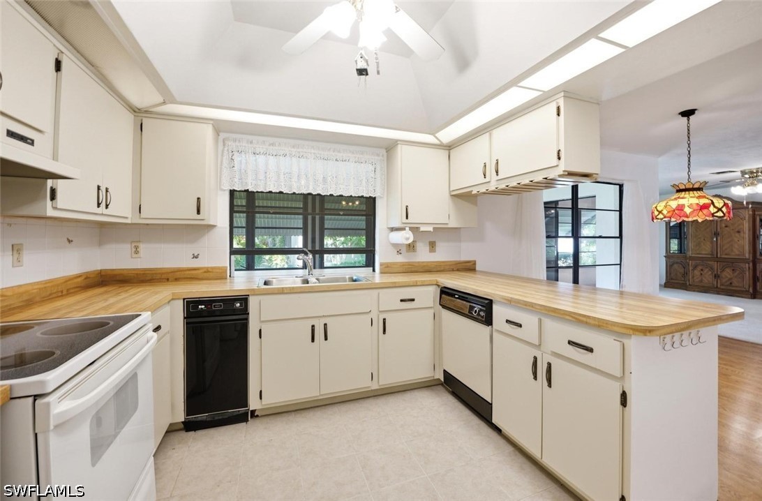 2 Bed SingleFamilyResidence for Sale in Naples, photo 10