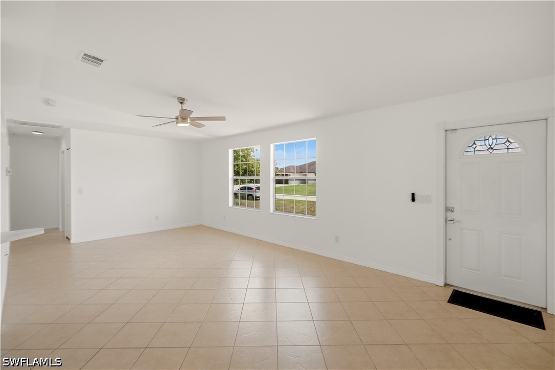 3 Bed SingleFamilyResidence for Sale in Lehigh Acres, photo 10